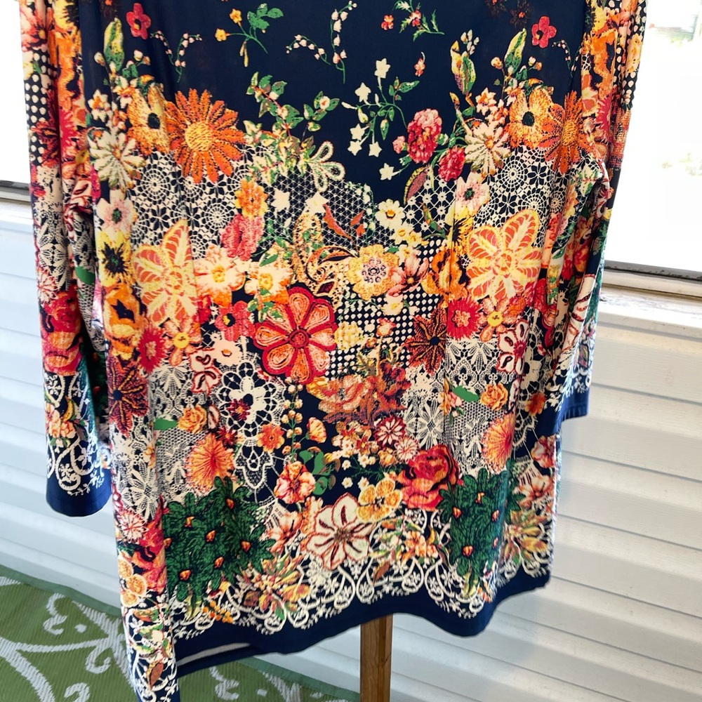 Multicolor Tunic Top - Picture 2 of 8